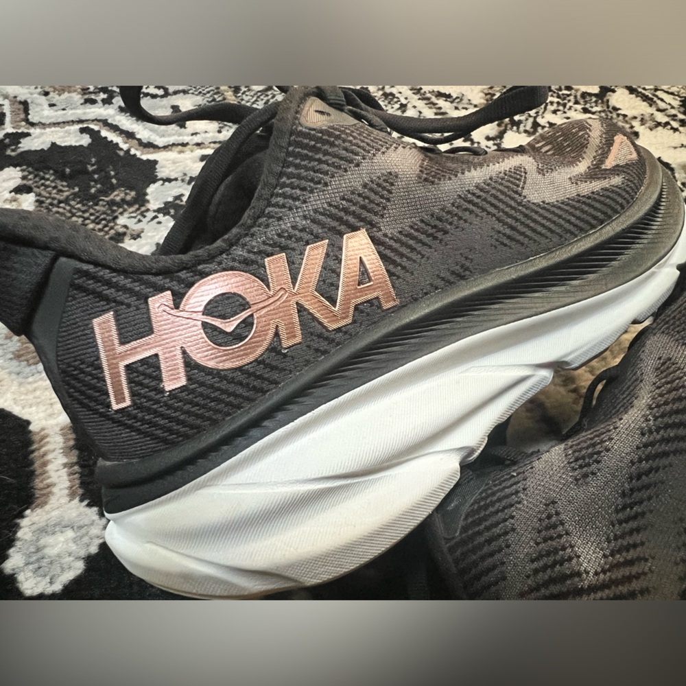 HOKA Clifton 9 - Black/Rose Gold - Picture 4 of 6